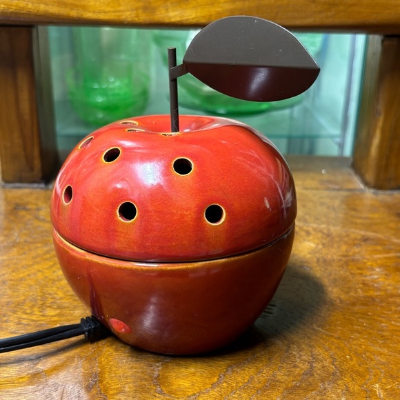 Retired Scentsy ceramic Teacher Appreciation Gift red apple wax warmer / melter - Picture 2 of 8